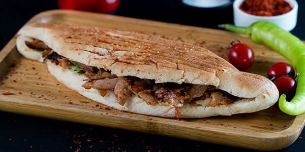 Şaurma toyuq çörəkdə